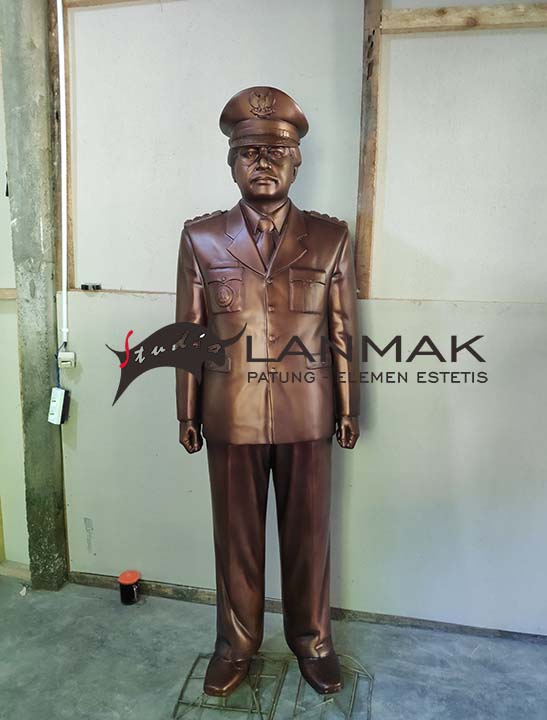 patung tokoh